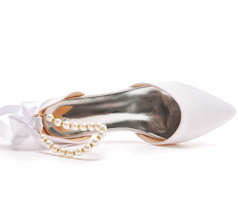 Satin Mit Flachem Absatz Und Spitzer Kappe Perlenbandschleife