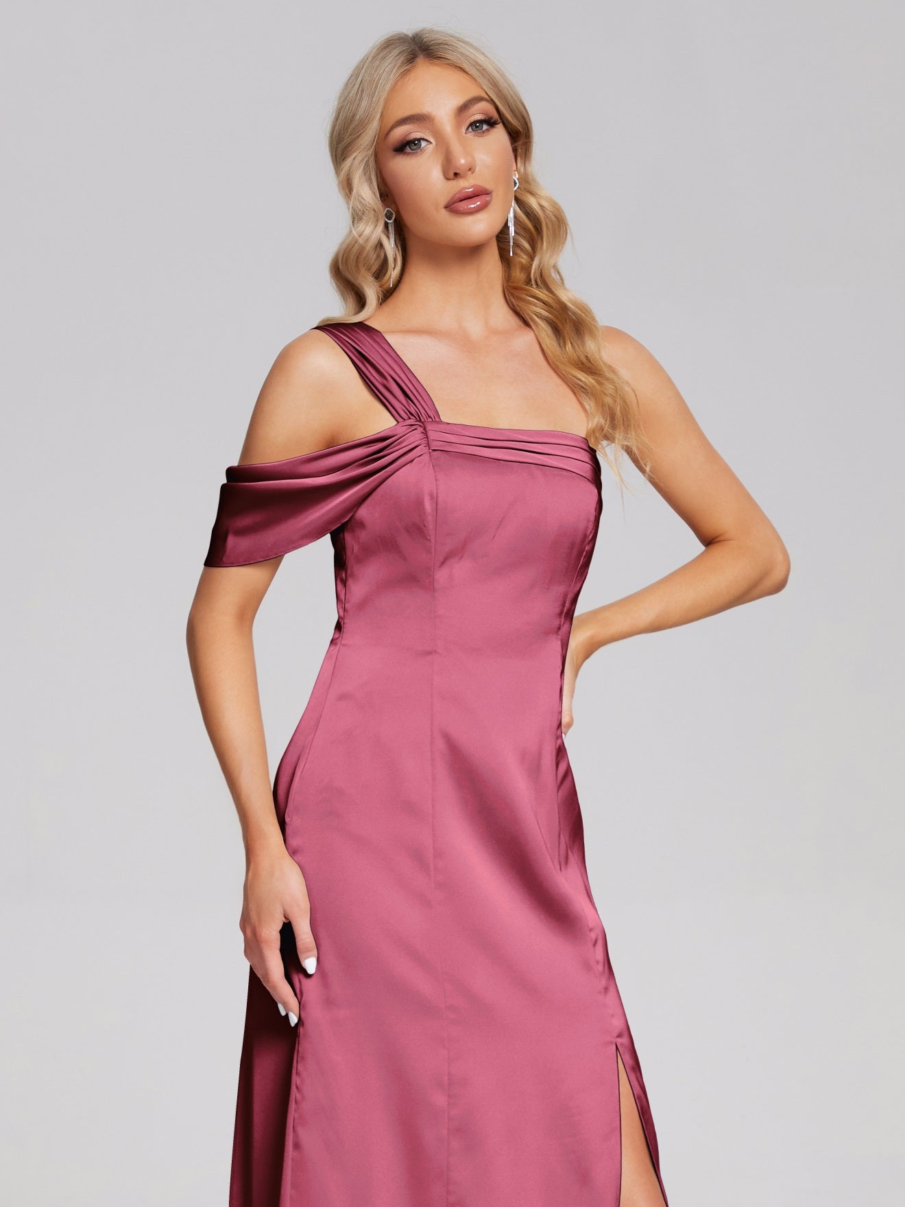 Raelyn One-Shoulder-Träger Geschlitzt Satin Weiches Satin Brautjungfernkleider
