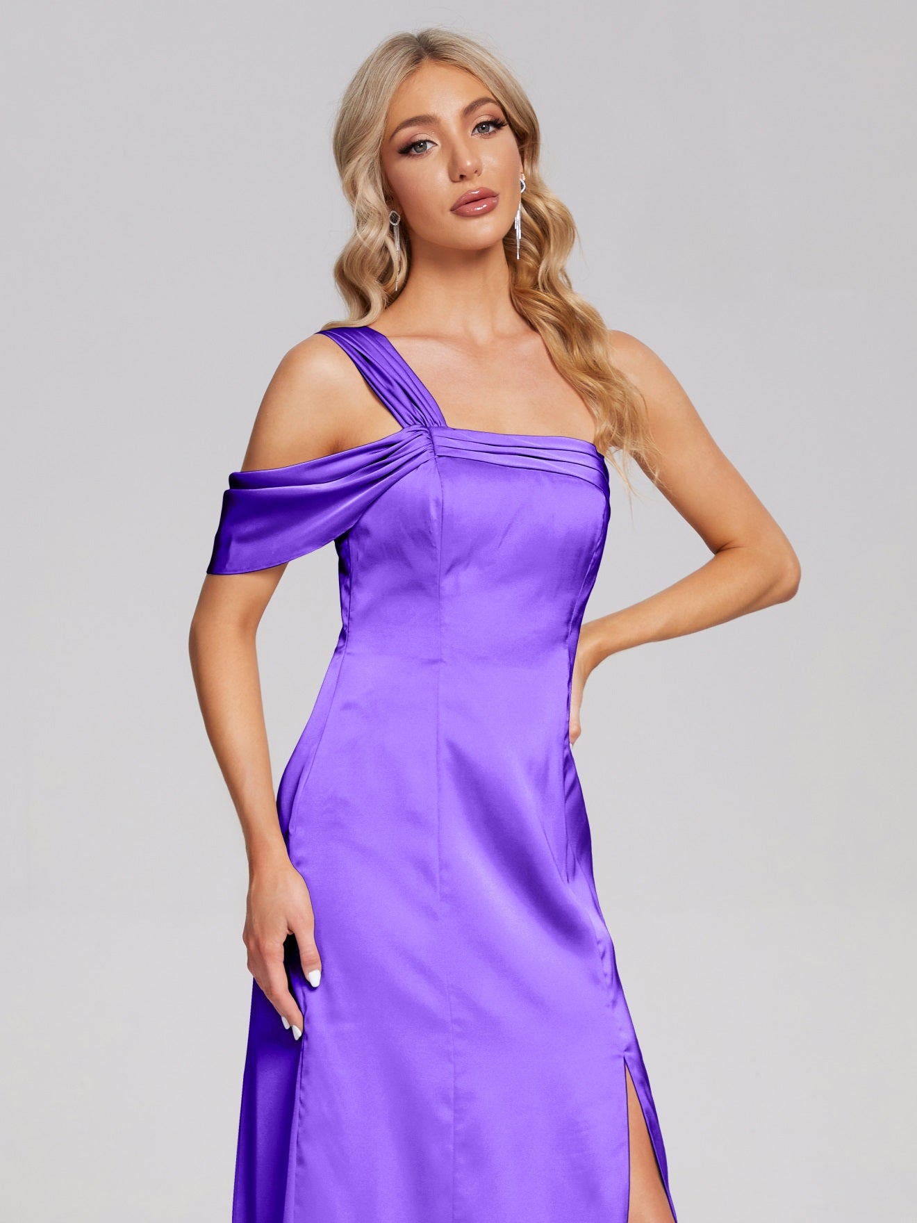 Raelyn One-Shoulder-Träger Geschlitzt Satin Weiches Satin Brautjungfernkleider