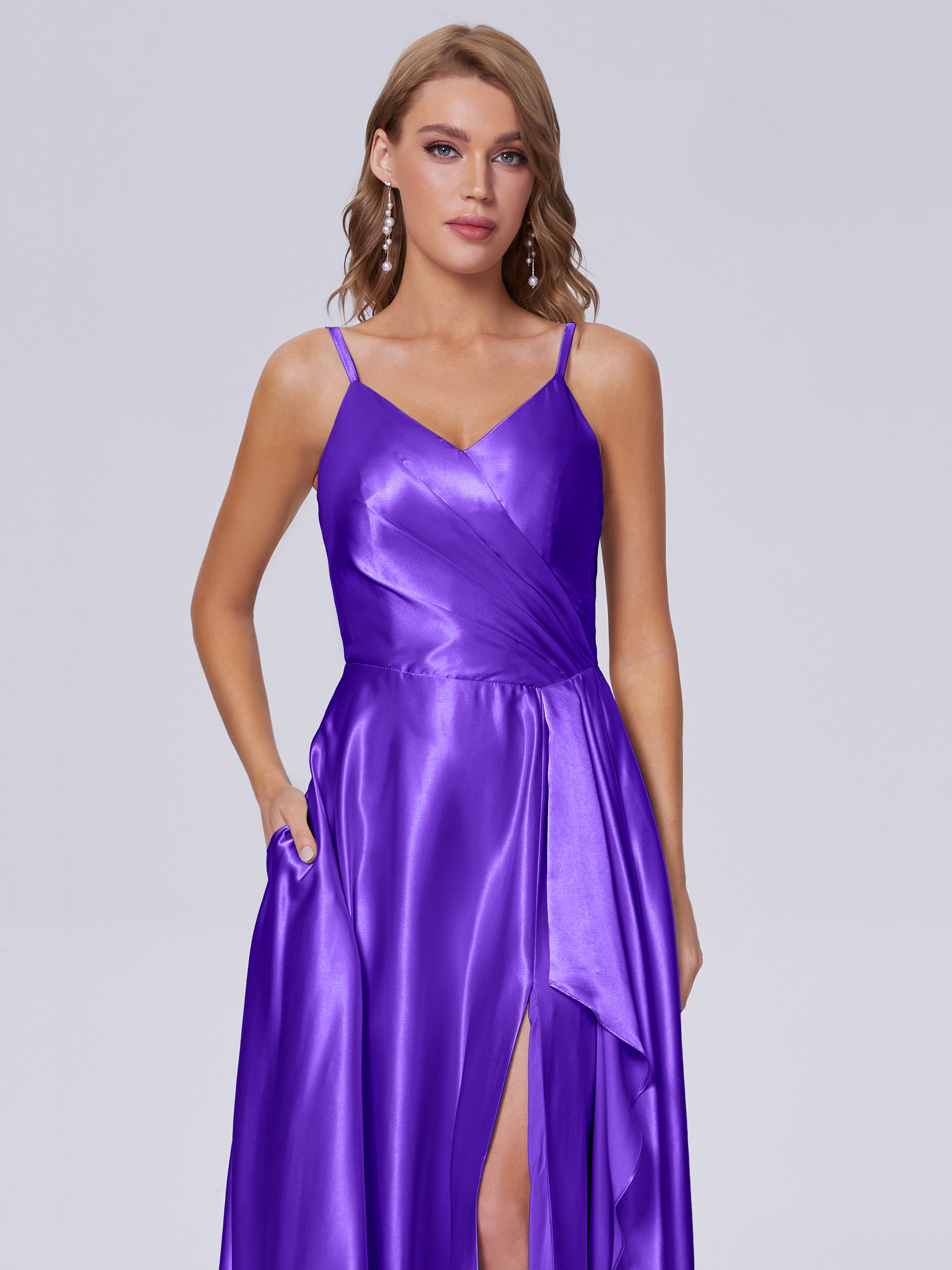 Lila Asymmetrische Weichem Satin Schlitz-Brautjungfernkleider
