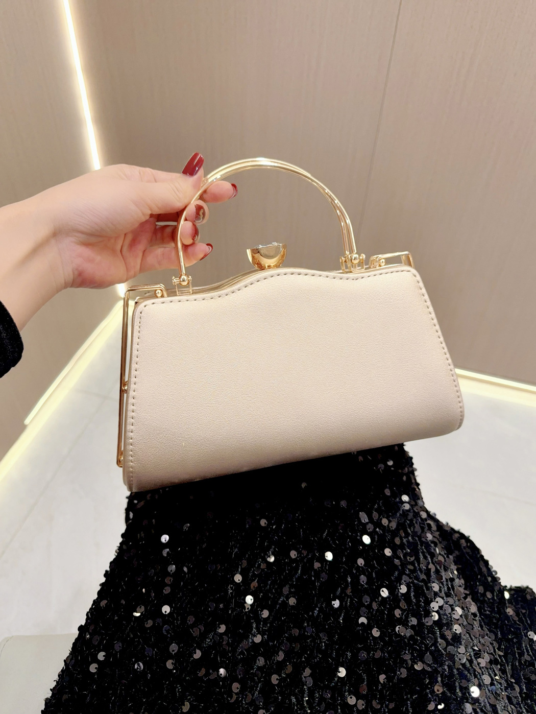 Luxuriöse strassbesetzte, kristallverzierte Abendtasche