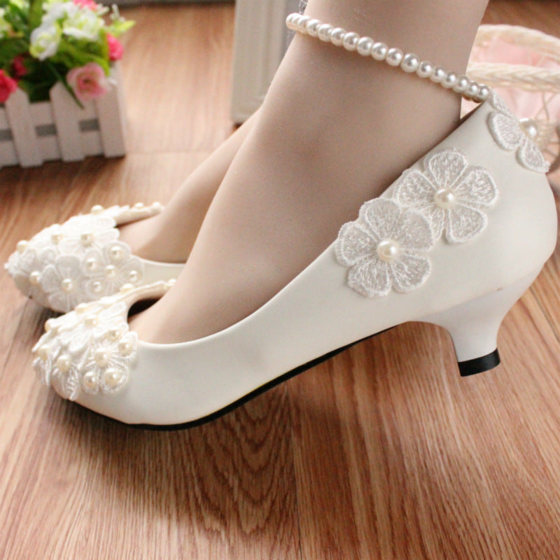 Elegante Perle Kleine weiße Blume Hochzeit Schuhe
