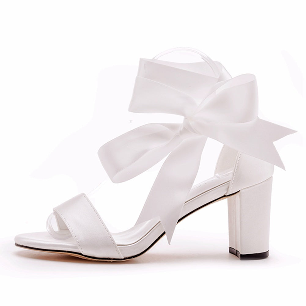 Ivory Satin Gebundene Peeptoe-Knöchelriemen-Sandalen Mit Klobigem Absatz