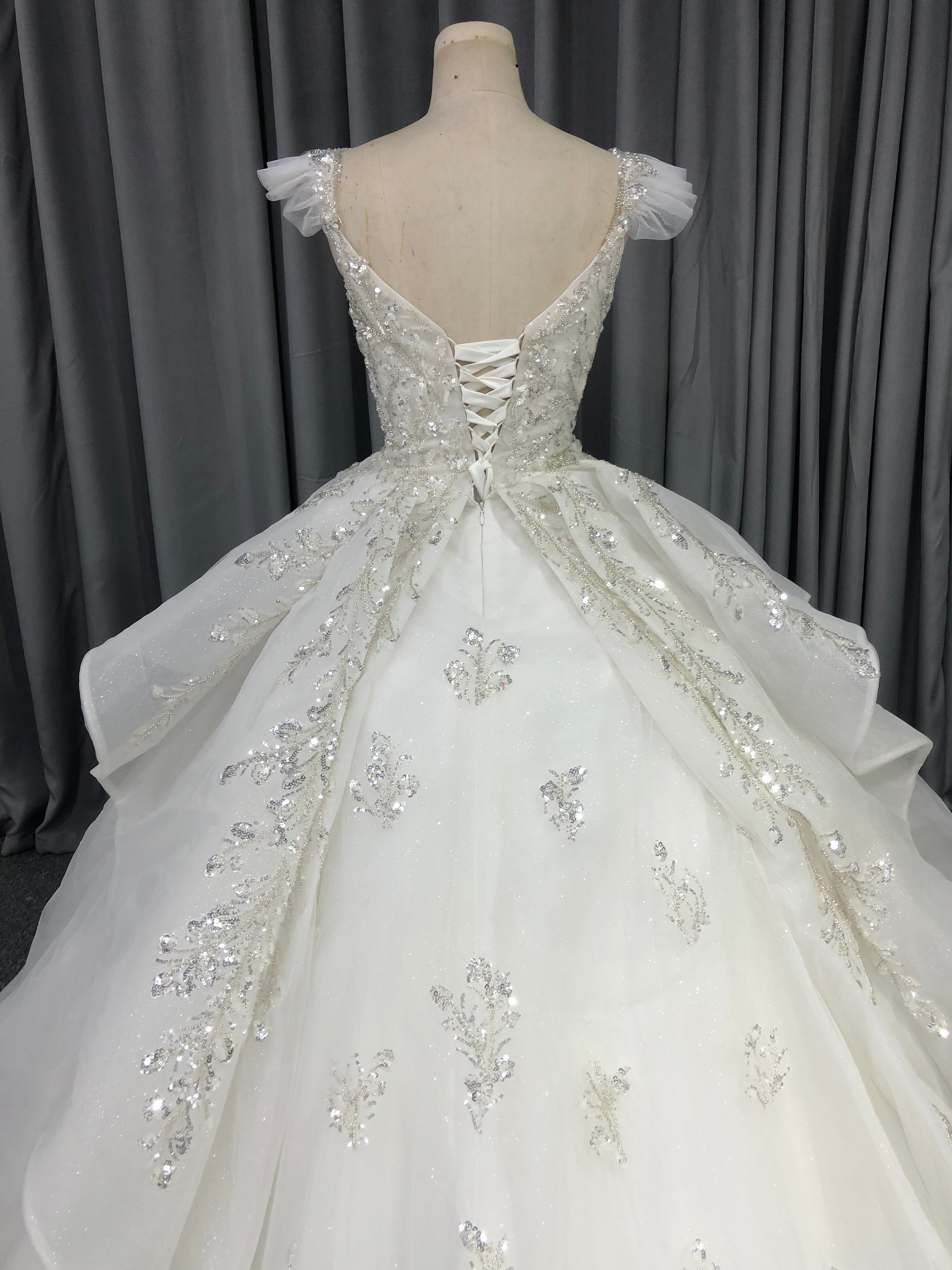 Glitzer Organza Kappenärmel Hof Schleppe Brautkleider