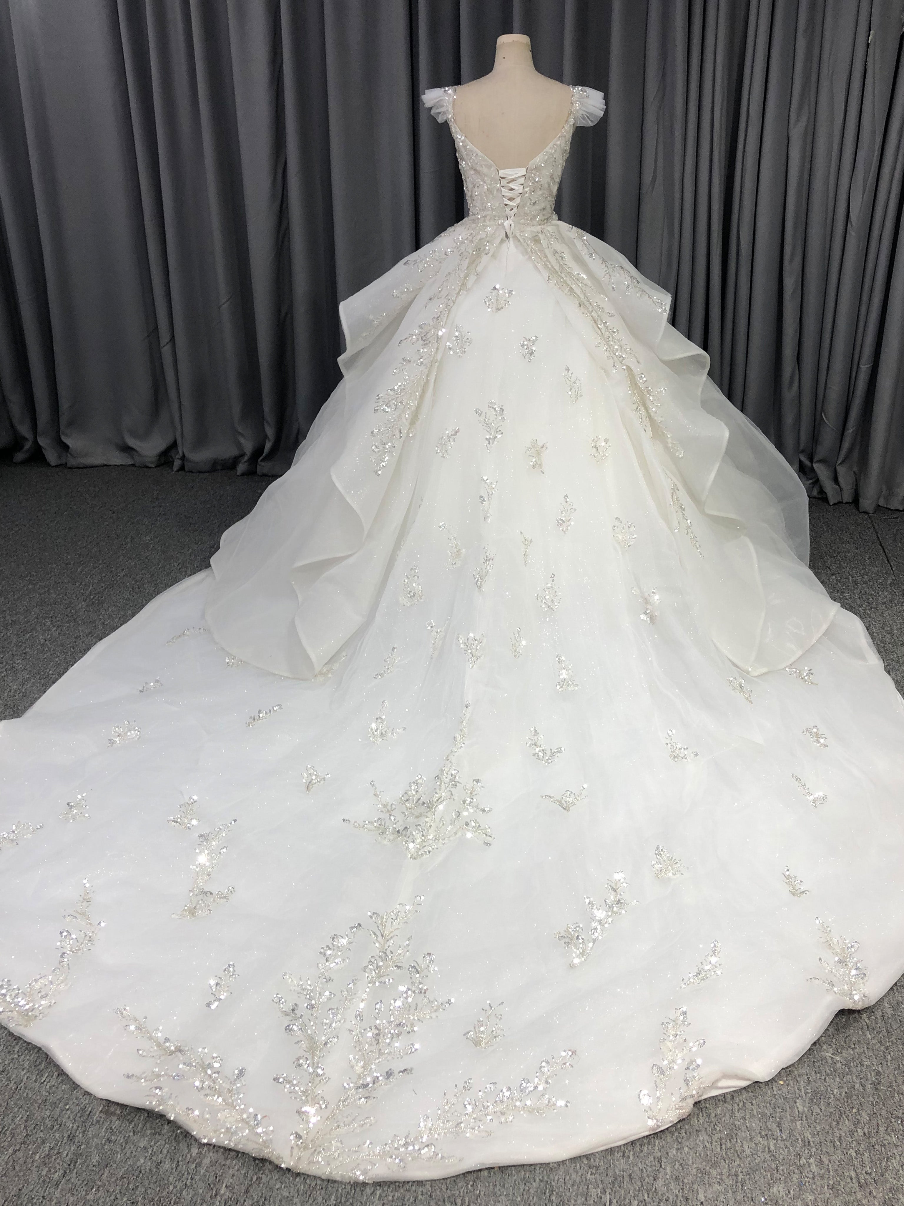 Glitzer Organza Kappenärmel Hof Schleppe Brautkleider