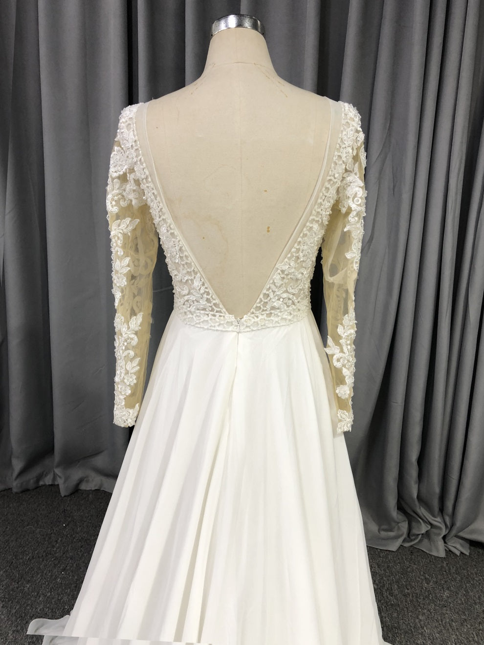 Lange Ärmel Chiffon mit Spitze A-Linie Brautkleid mit Schleppe C0017