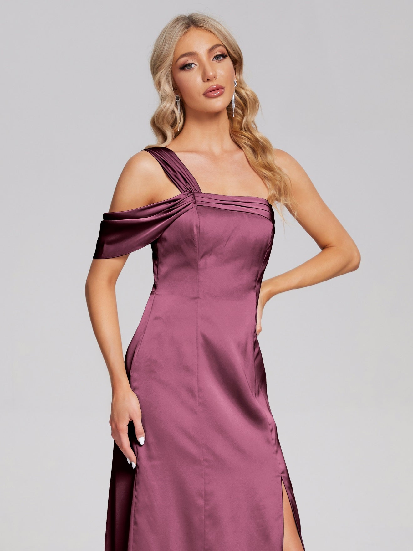 Raelyn One-Shoulder-Träger Geschlitzt Satin Weiches Satin Brautjungfernkleider