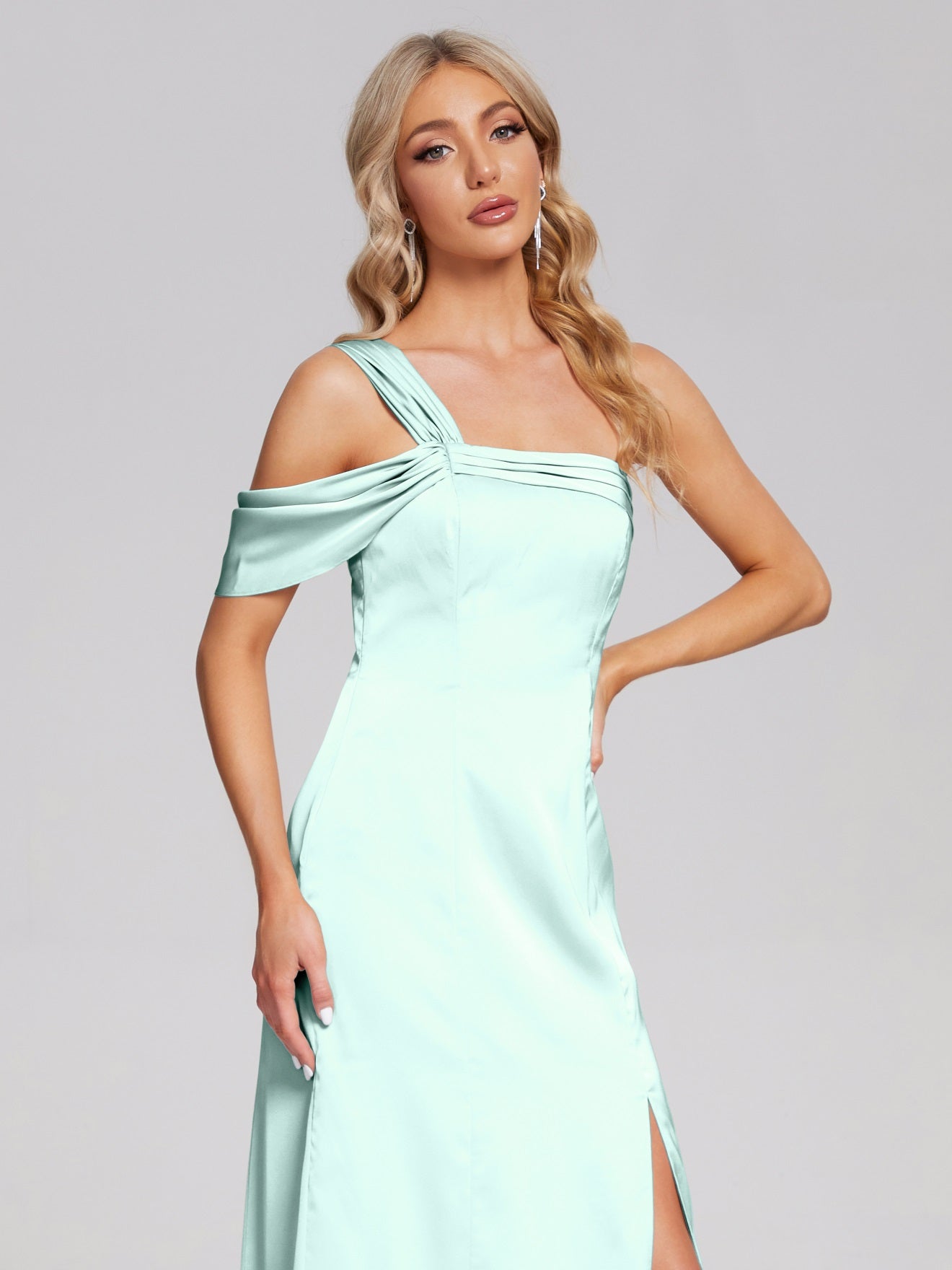 Raelyn One-Shoulder-Träger Geschlitzt Satin Weiches Satin Brautjungfernkleider