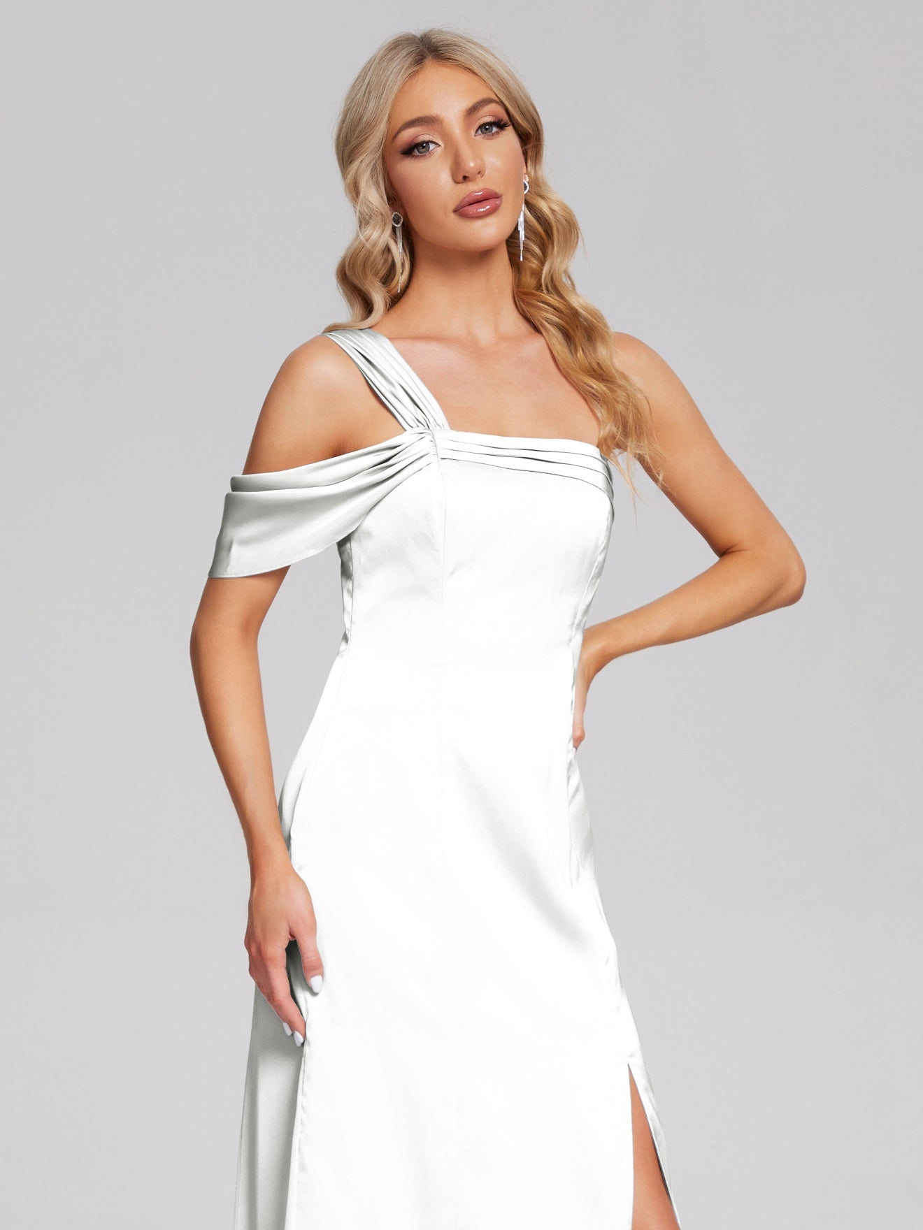 Raelyn One-Shoulder-Träger Geschlitzt Satin Weiches Satin Brautjungfernkleider