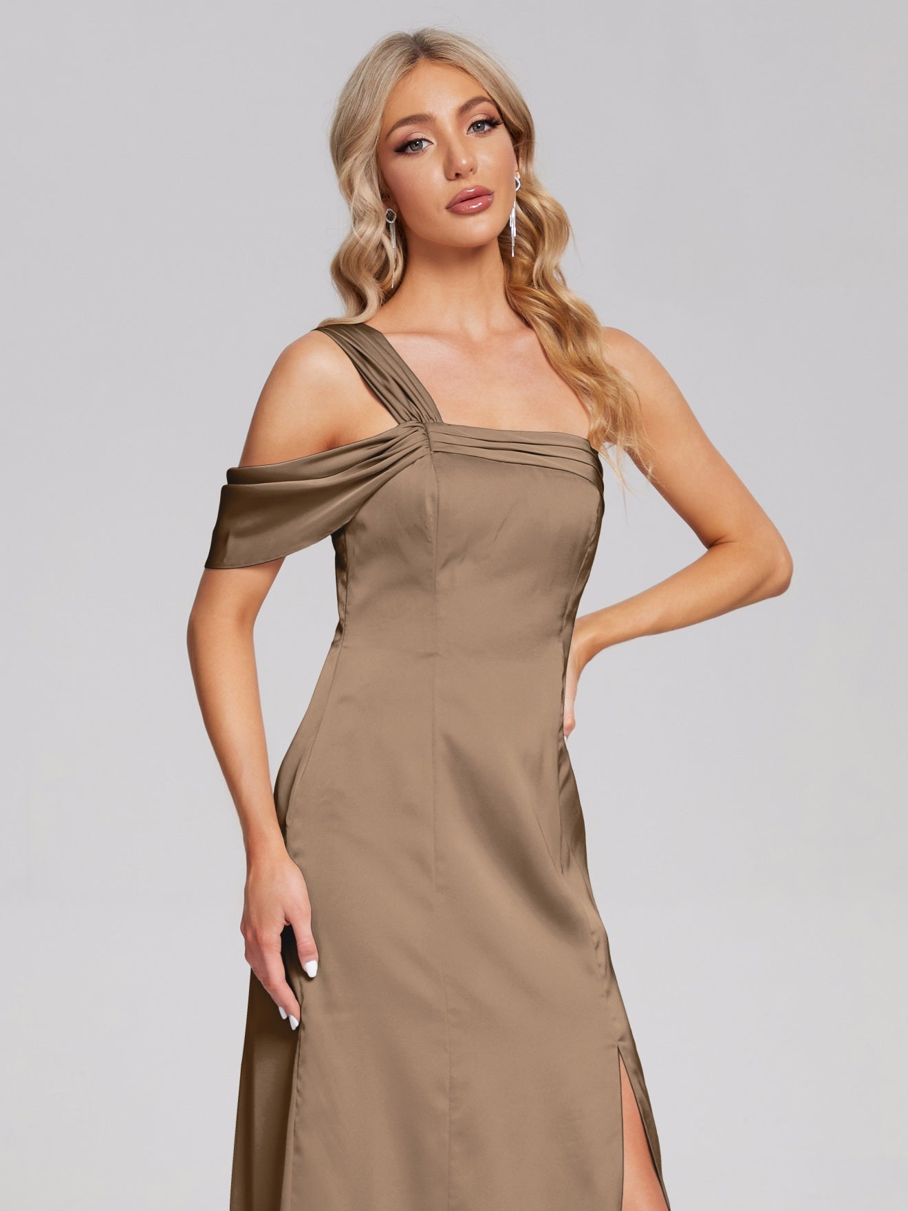 Raelyn One-Shoulder-Träger Geschlitzt Satin Weiches Satin Brautjungfernkleider