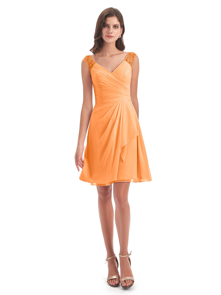 Zendaya A-Linie Knielange V-Ausschnitt Spitze/Chiffon Kurze Brautjungfernkleider