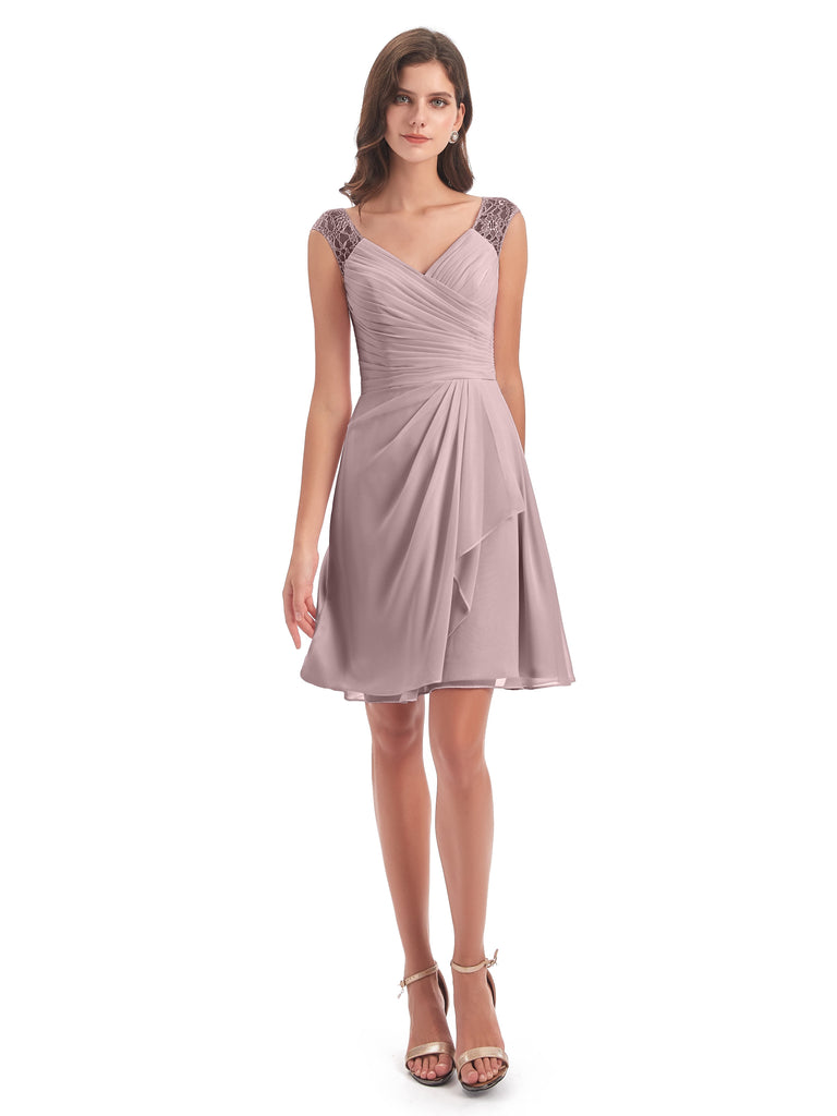Zendaya A-Linie Knielange V-Ausschnitt Spitze/Chiffon Kurze Brautjungfernkleider
